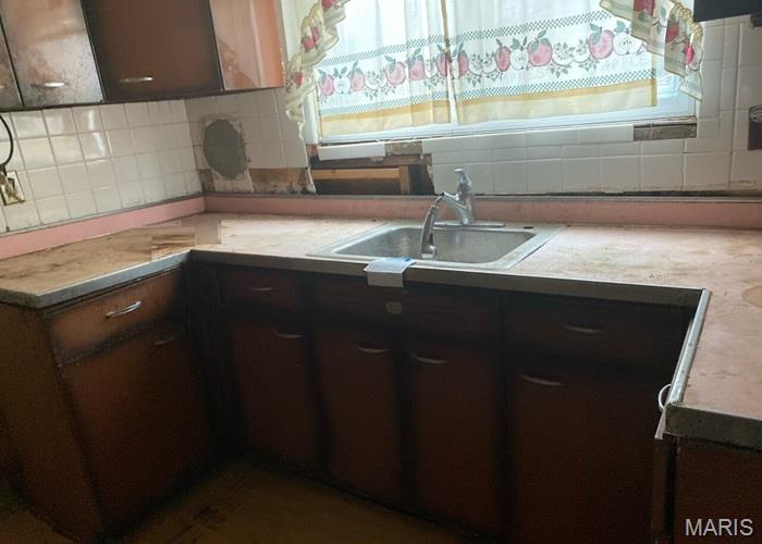 5101 Rockingham Drive St. Louis, MO 63121 - Photo 10 of 17