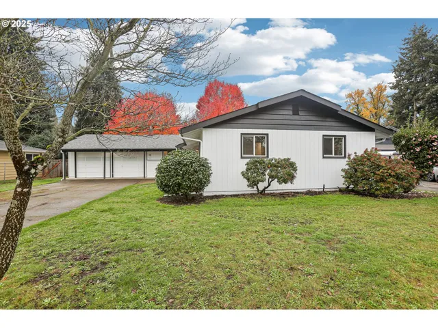 a view of outdoor space yard and front view of a house