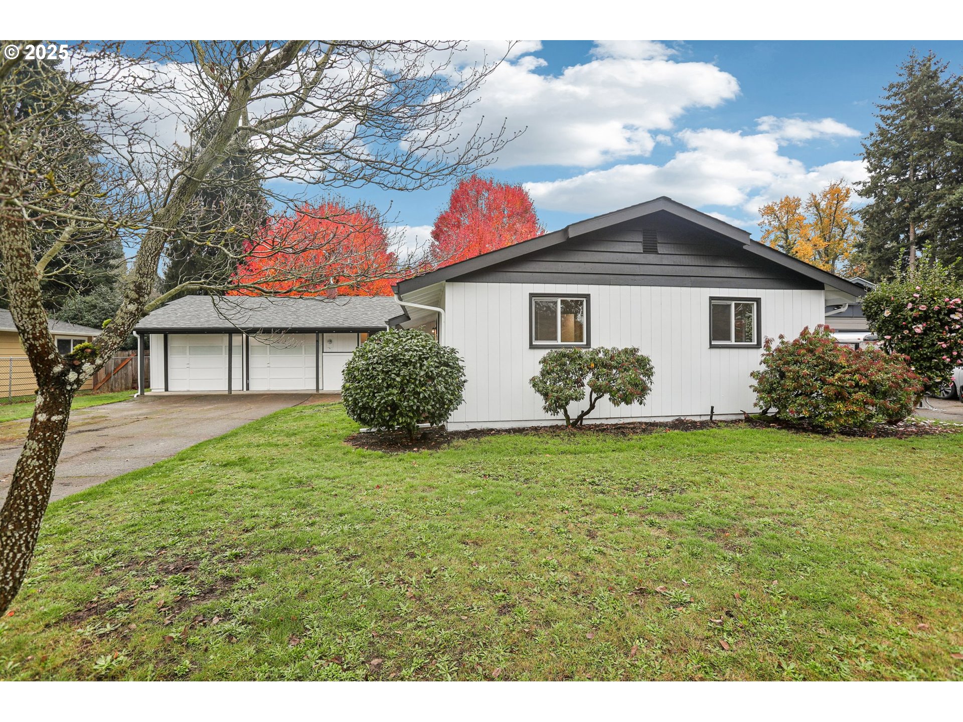 870 Rafael Avenue North Keizer, OR 97303 - Photo 2 of 37 a view of outdoor space yard and front view of a house