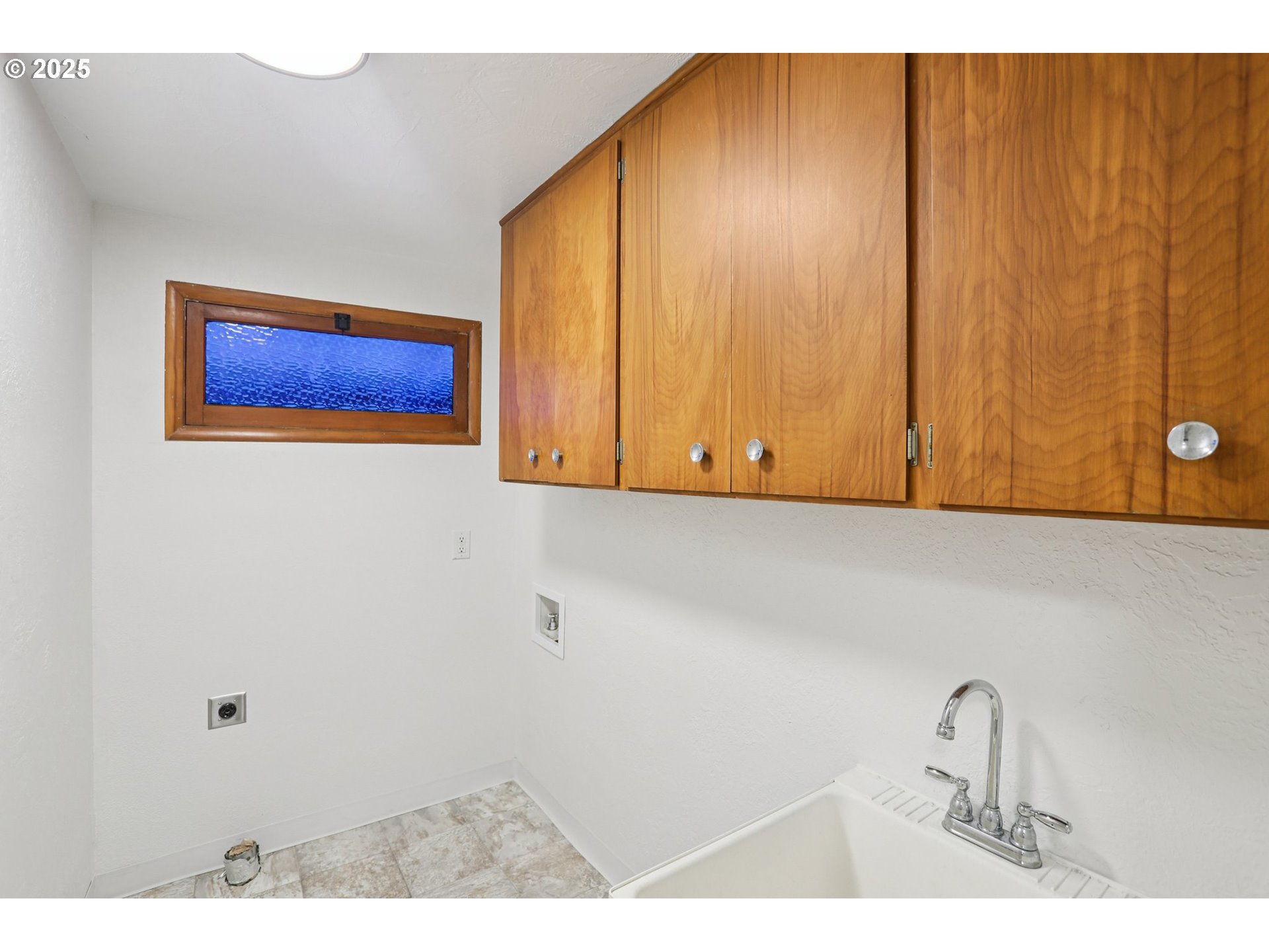 870 Rafael Avenue North Keizer, OR 97303 - Photo 24 of 37 a view of utility room