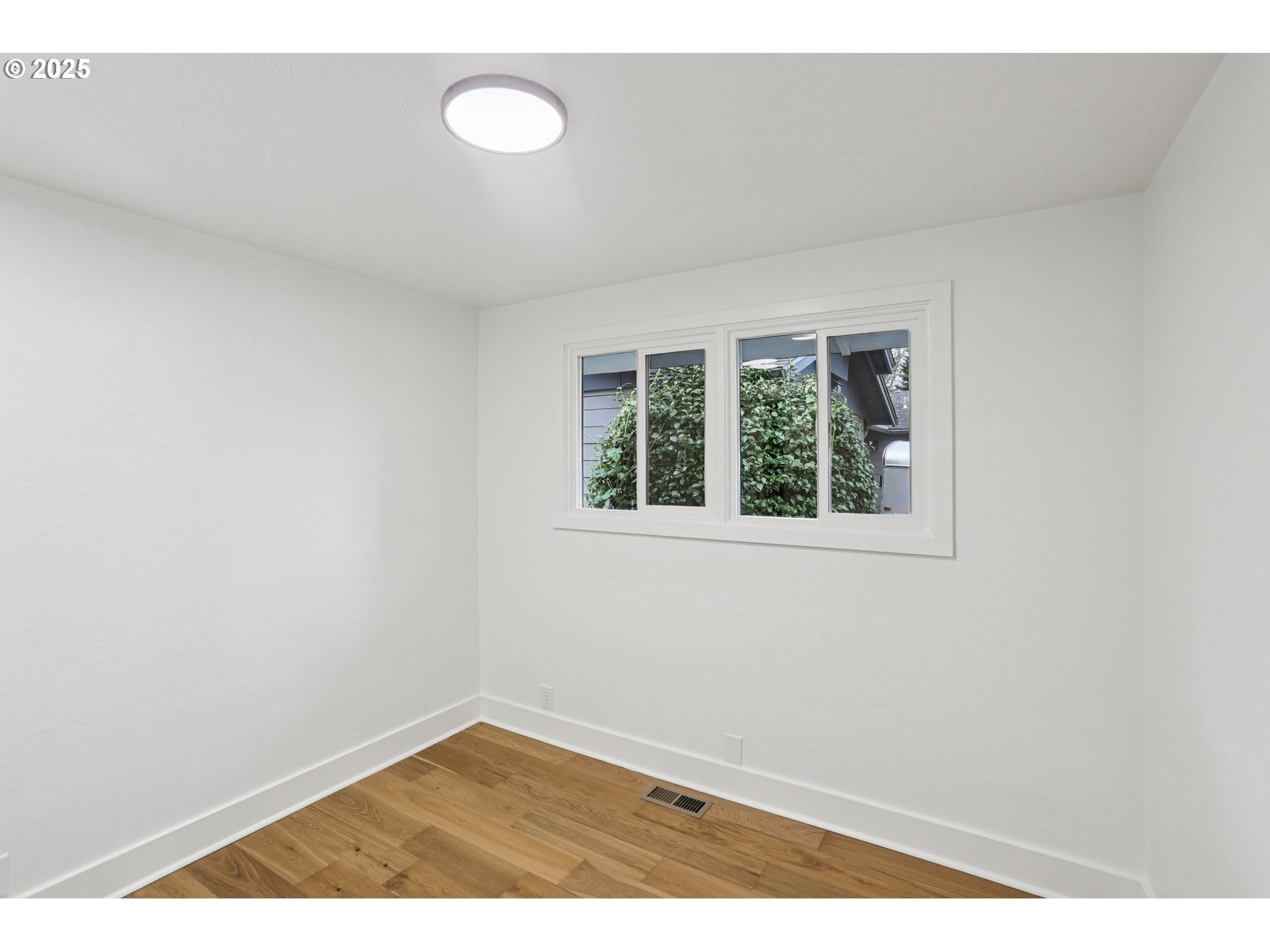 870 Rafael Avenue North Keizer, OR 97303 - Photo 29 of 37 an empty room with a window