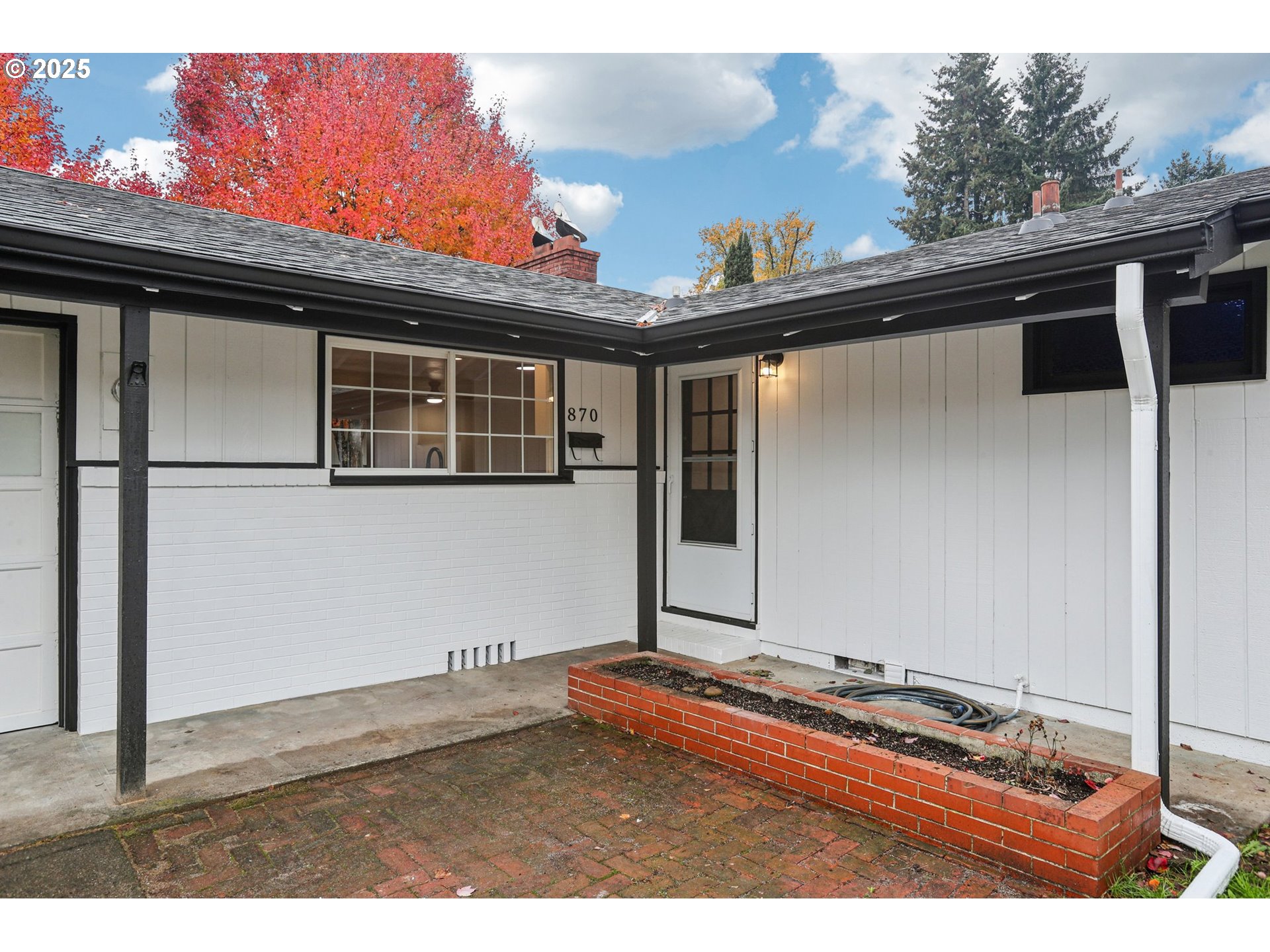 870 Rafael Avenue North Keizer, OR 97303 - Photo 3 of 37 a front view of a house with windows