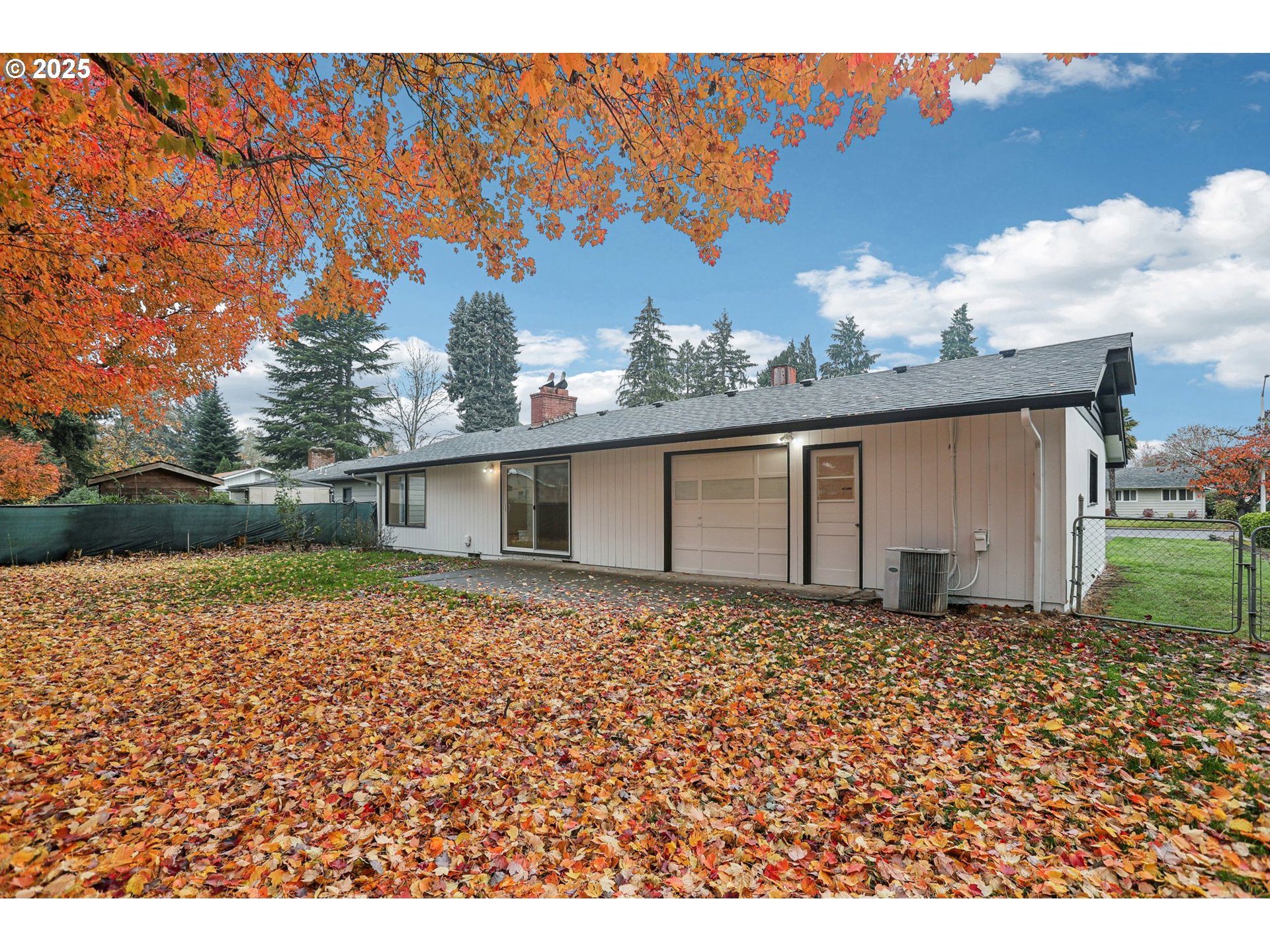 870 Rafael Avenue North Keizer, OR 97303 - Photo 33 of 37 a backyard of a house with lots of green space
