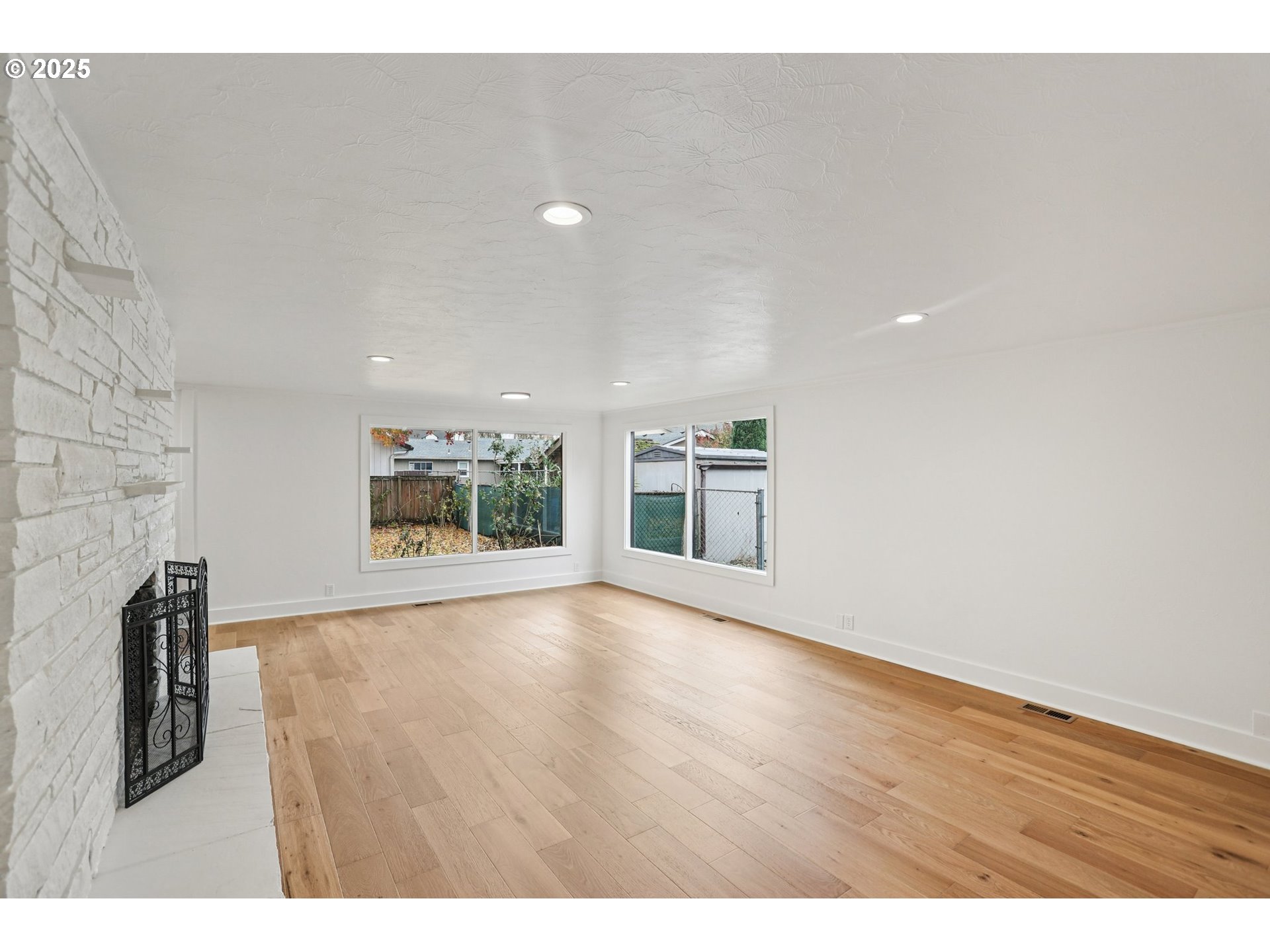 870 Rafael Avenue North Keizer, OR 97303 - Photo 6 of 37 a view of an empty room with a window
