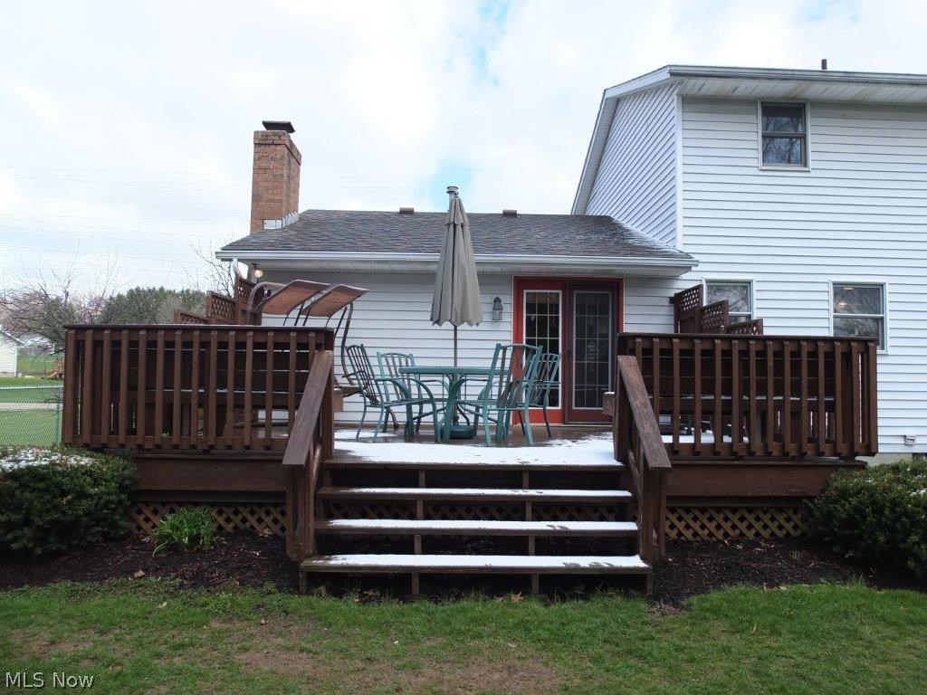 1310 Bravado Road Southwest Canton, OH 44706 - Photo 19 of 23 Large deck with built-in seating.