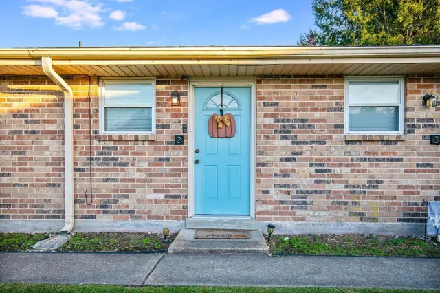 $1,325 | 498 Oak Avenue, Unit 2, Harahan, LA 70123