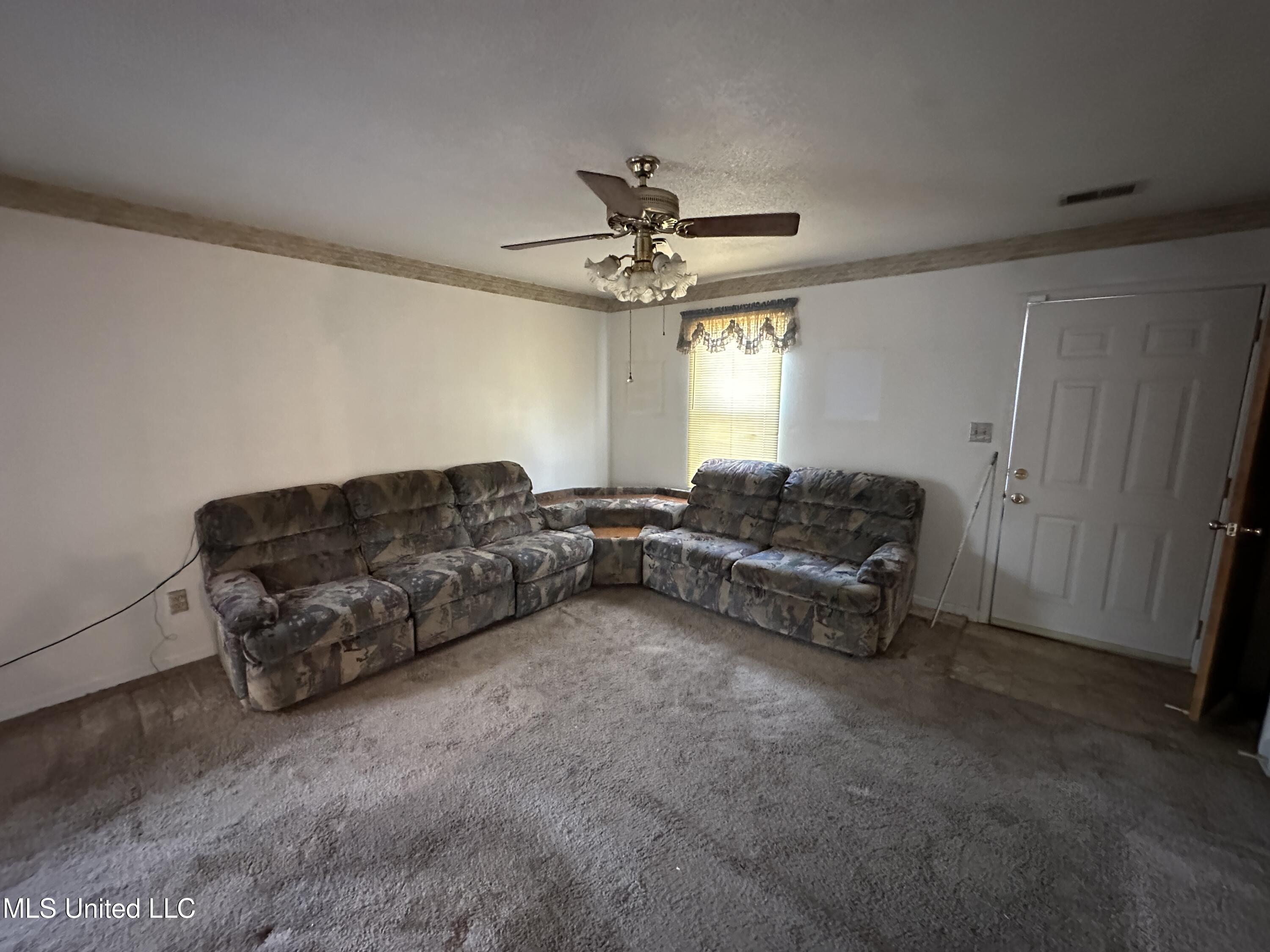 6525 Lynnfield Road Horn Lake, MS 38637 - Photo 4 of 14 IMG_1632