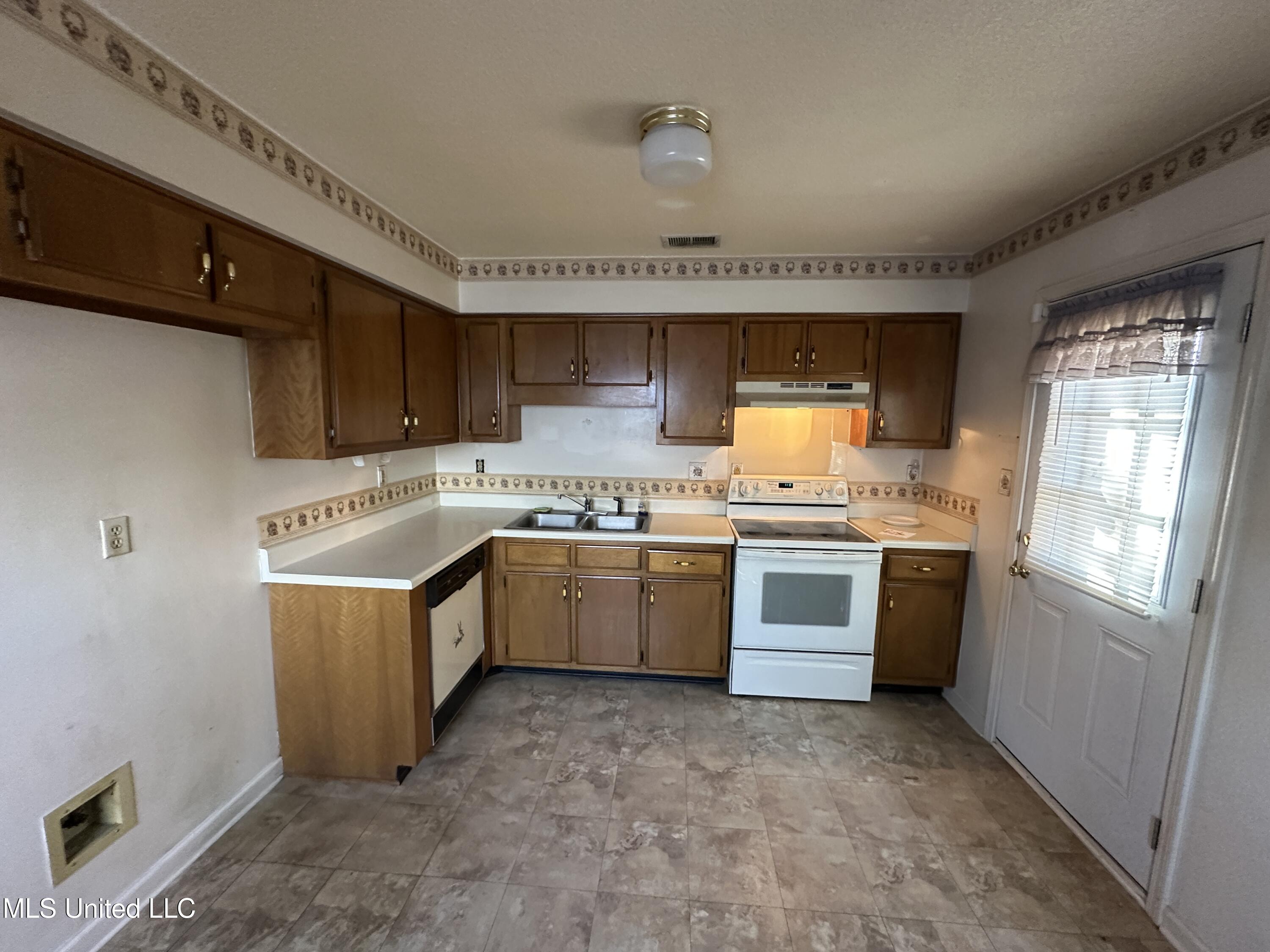 6525 Lynnfield Road Horn Lake, MS 38637 - Photo 5 of 14 IMG_1635