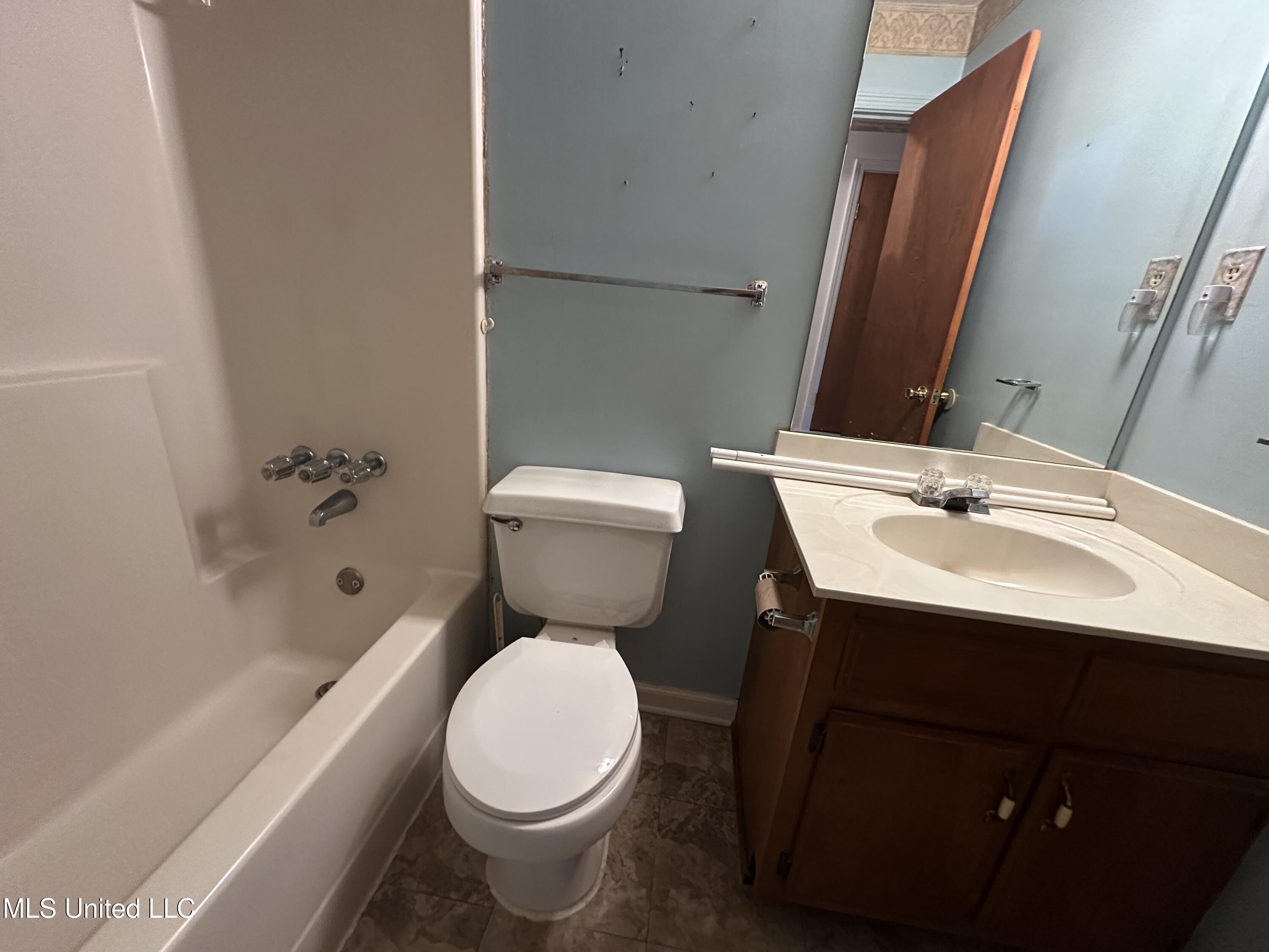 6525 Lynnfield Road Horn Lake, MS 38637 - Photo 8 of 14 IMG_1653