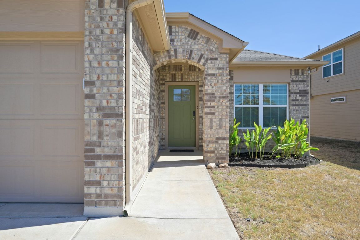 6701 Janes Ranch Road Austin, TX 78744 - Photo 35 of 36 a front view of a house