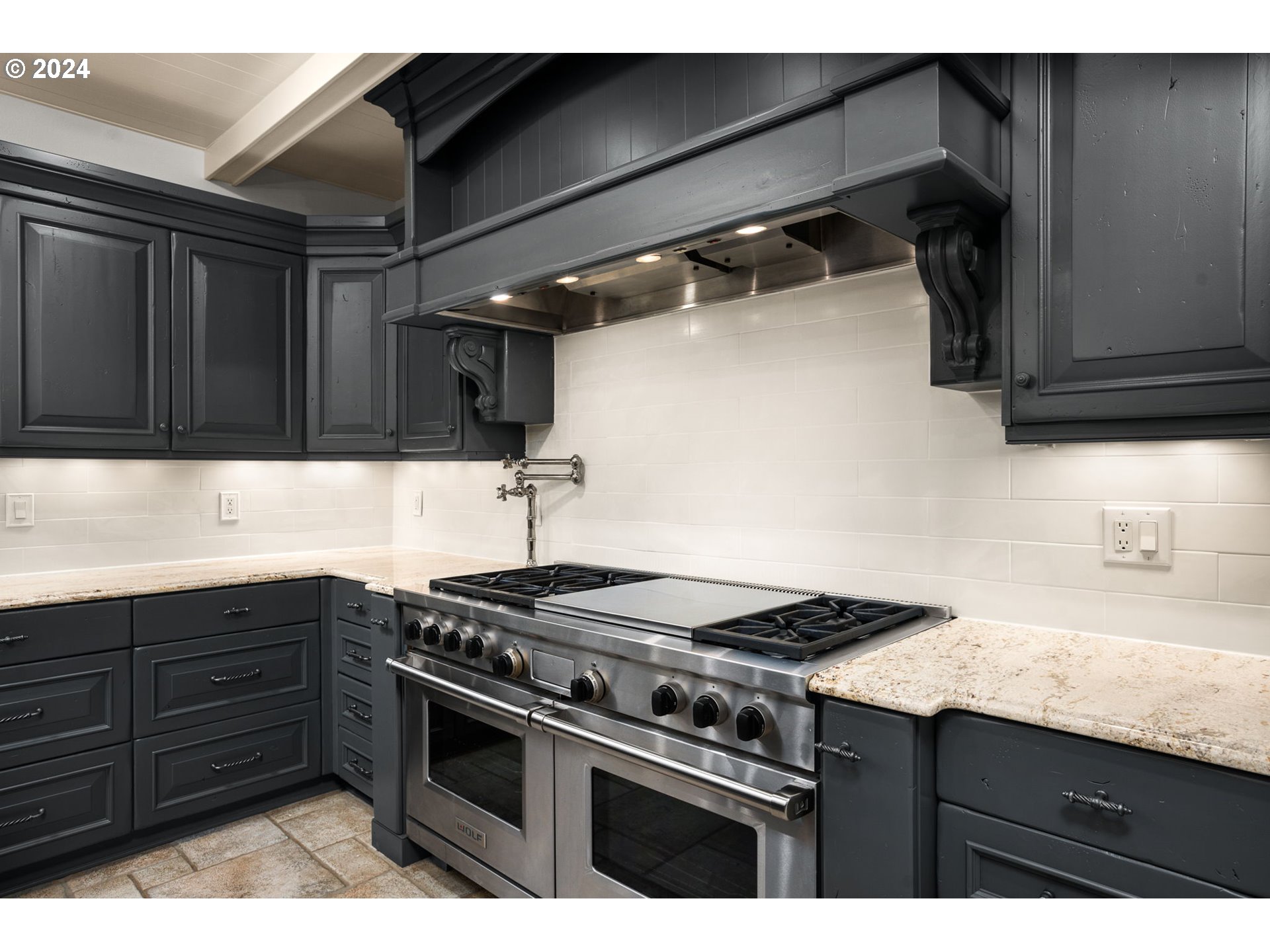 909 Southwest Schaeffer Road West Linn, OR 97068 - Photo 15 of 48 Kitchen