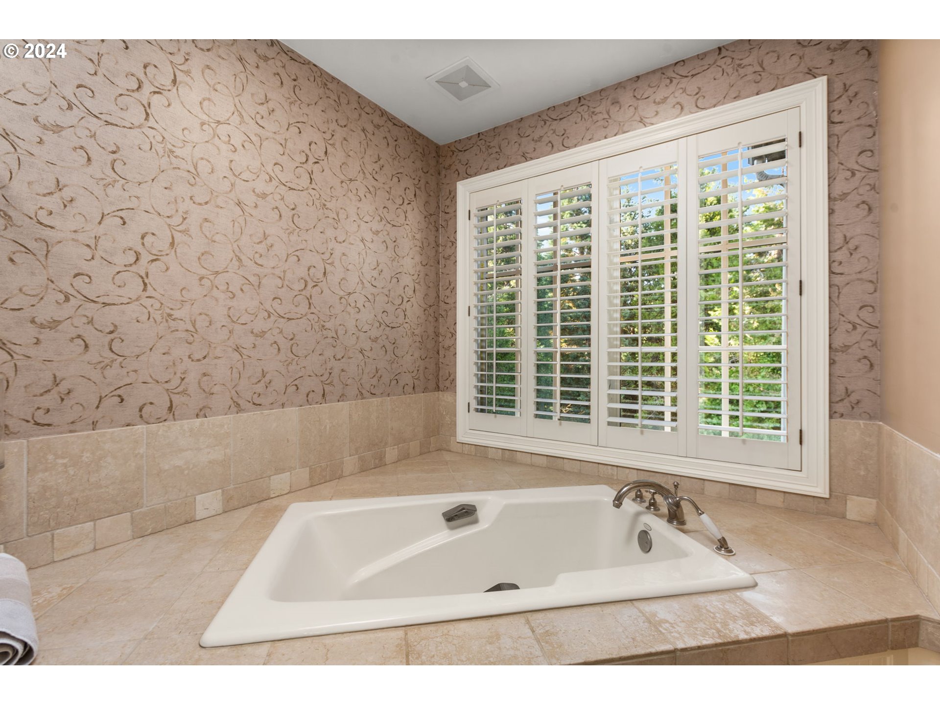 909 Southwest Schaeffer Road West Linn, OR 97068 - Photo 24 of 48 Bathroom, Attached