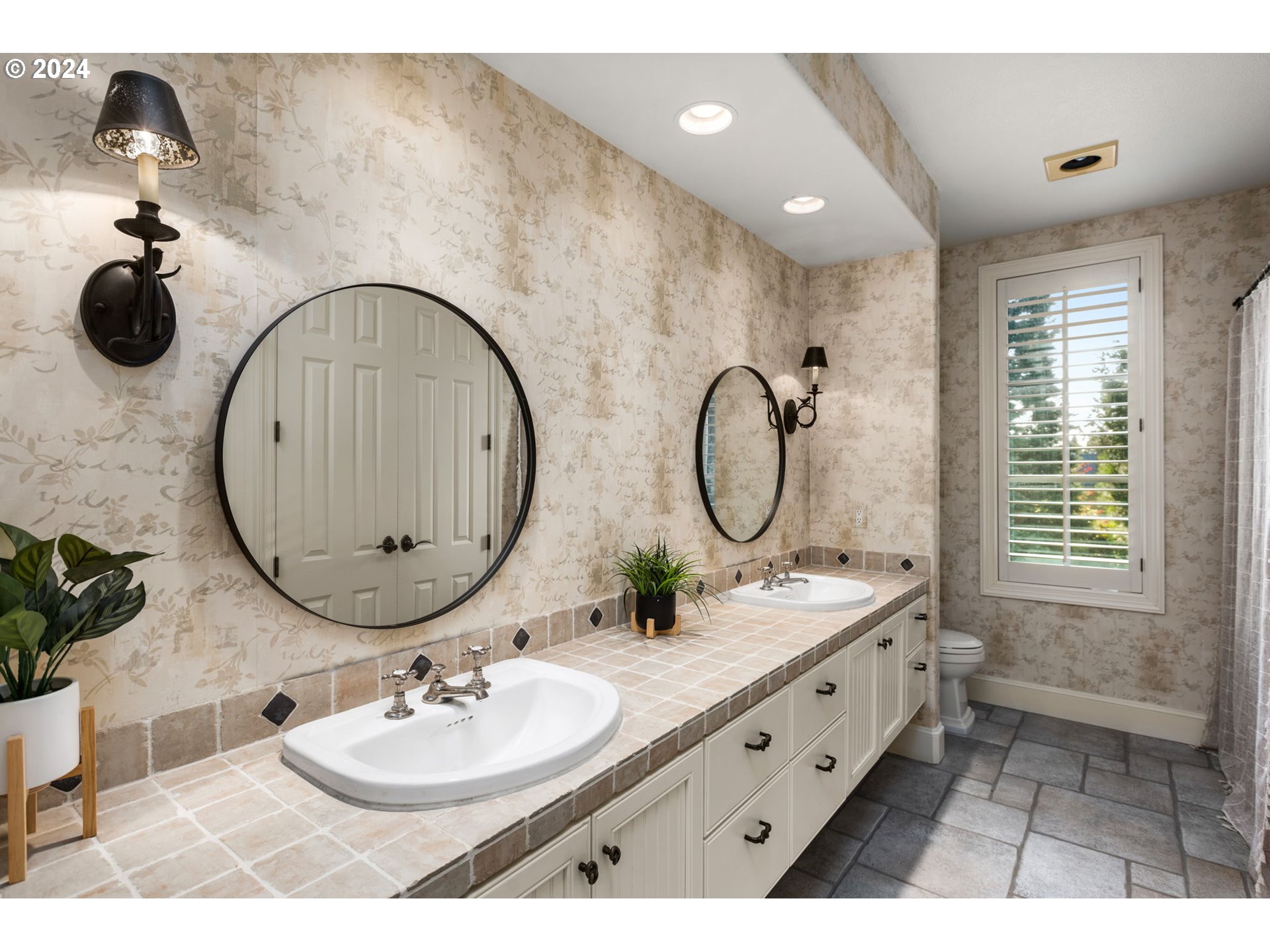 909 Southwest Schaeffer Road West Linn, OR 97068 - Photo 34 of 48 Bathroom