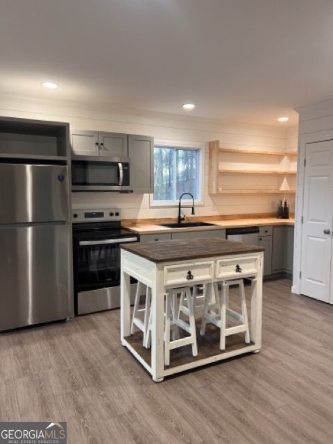 410 Lakeside Hills Road Martin, GA 30557 - Photo 14 of 53 a kitchen with stainless steel appliances a stove a sink and a refrigerator