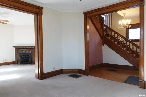 $159,900 | 1092 North Broad Street, Galesburg, IL 61401