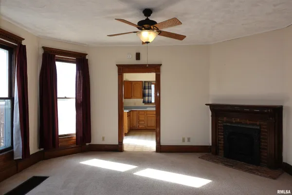 $159,900 | 1092 North Broad Street, Galesburg, IL 61401