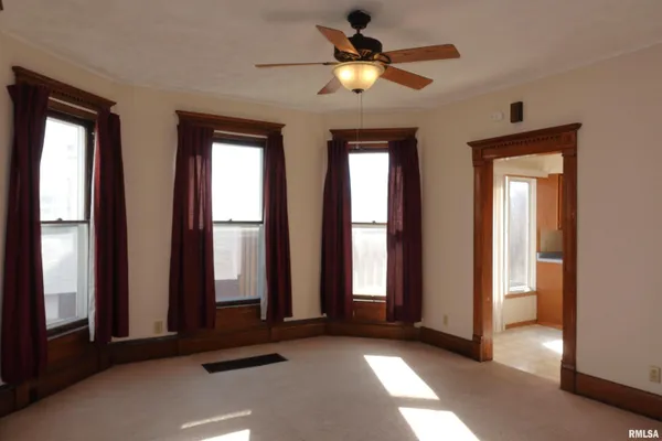 $159,900 | 1092 North Broad Street, Galesburg, IL 61401