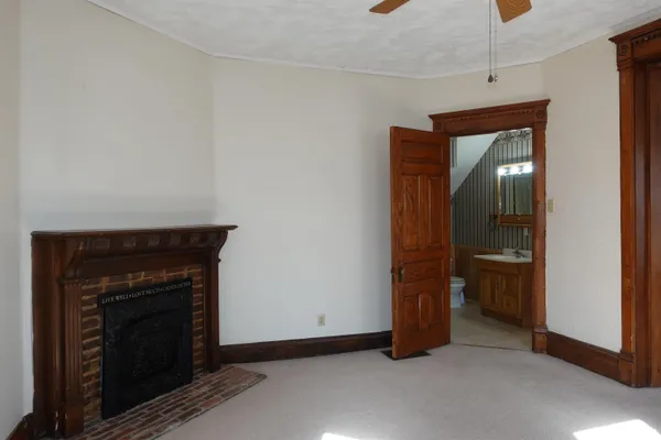 $159,900 | 1092 North Broad Street, Galesburg, IL 61401