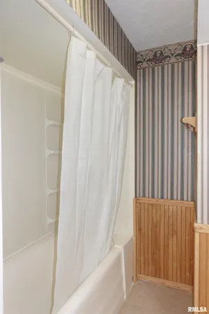 $159,900 | 1092 North Broad Street, Galesburg, IL 61401