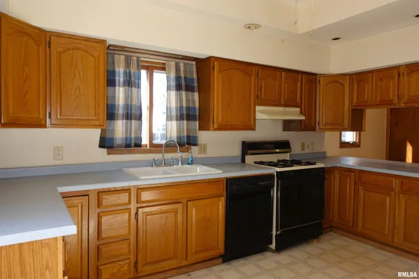 $159,900 | 1092 North Broad Street, Galesburg, IL 61401