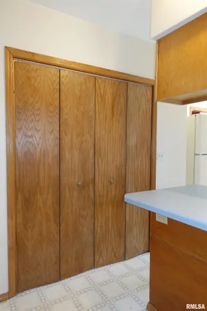 $159,900 | 1092 North Broad Street, Galesburg, IL 61401