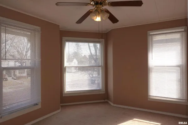 $159,900 | 1092 North Broad Street, Galesburg, IL 61401