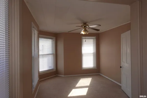 $159,900 | 1092 North Broad Street, Galesburg, IL 61401