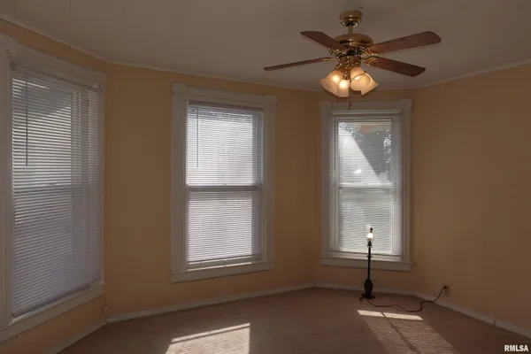 $159,900 | 1092 North Broad Street, Galesburg, IL 61401