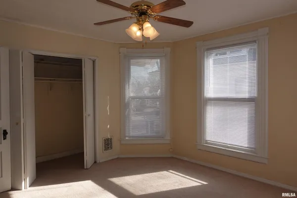 $159,900 | 1092 North Broad Street, Galesburg, IL 61401