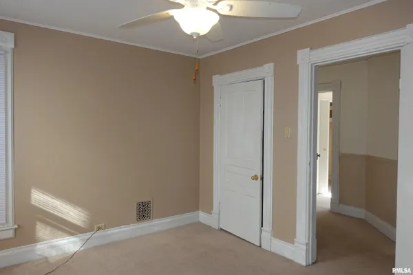 $159,900 | 1092 North Broad Street, Galesburg, IL 61401