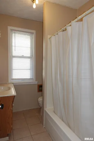 $159,900 | 1092 North Broad Street, Galesburg, IL 61401