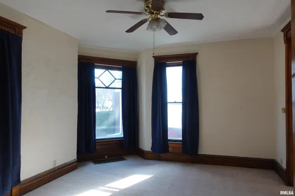 $159,900 | 1092 North Broad Street, Galesburg, IL 61401