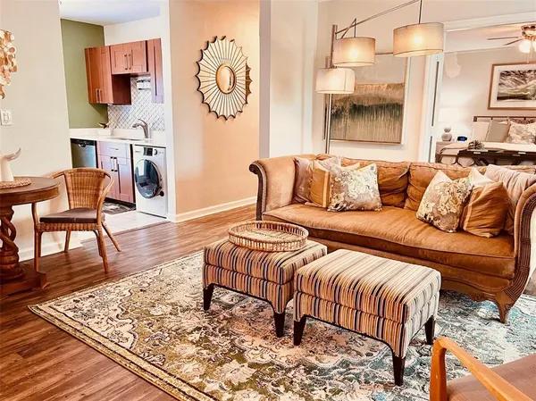 $2,300 | 151 North Orlando Avenue, Unit 203, Winter Park, FL 32789