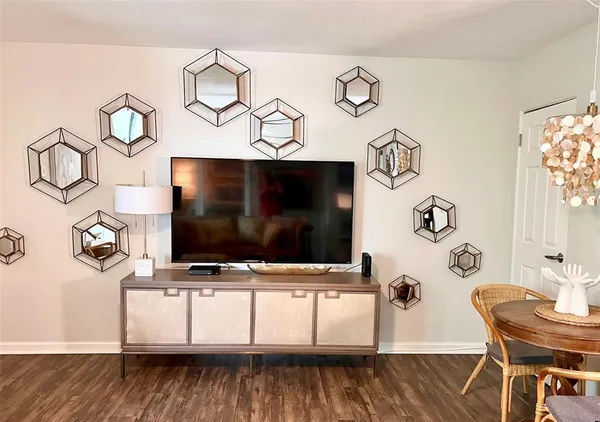 $2,300 | 151 North Orlando Avenue, Unit 203, Winter Park, FL 32789