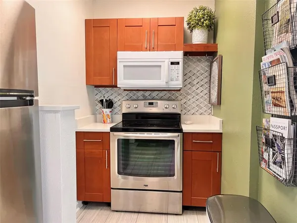 $2,300 | 151 North Orlando Avenue, Unit 203, Winter Park, FL 32789
