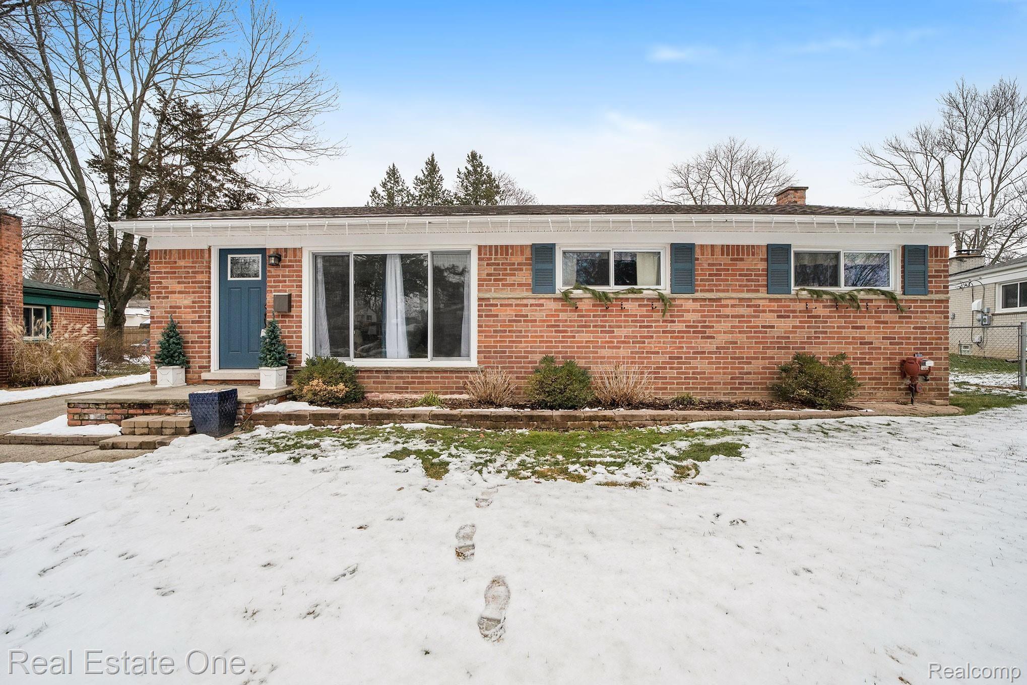 1276 Catalpa Drive Rochester, MI 48307 - Photo 1 of 28 Full Brick Ranch.jpg