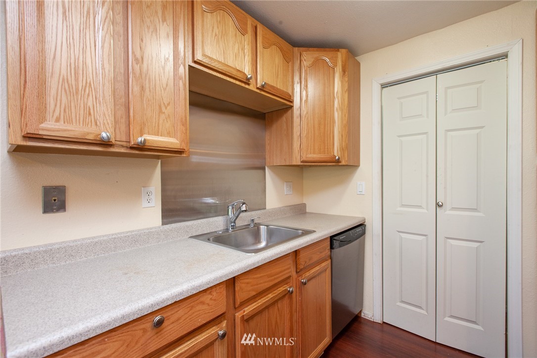2020 Grant Avenue South, Unit E101 Renton, WA 98055 - Photo 7 of 22