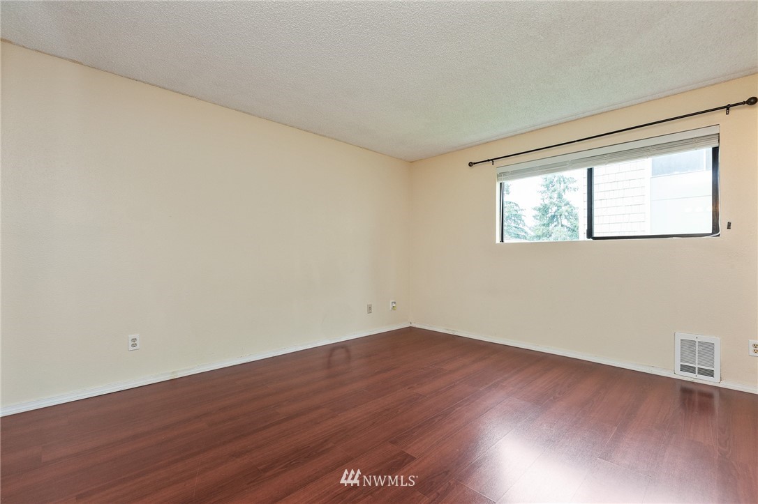 2020 Grant Avenue South, Unit E101 Renton, WA 98055 - Photo 9 of 22