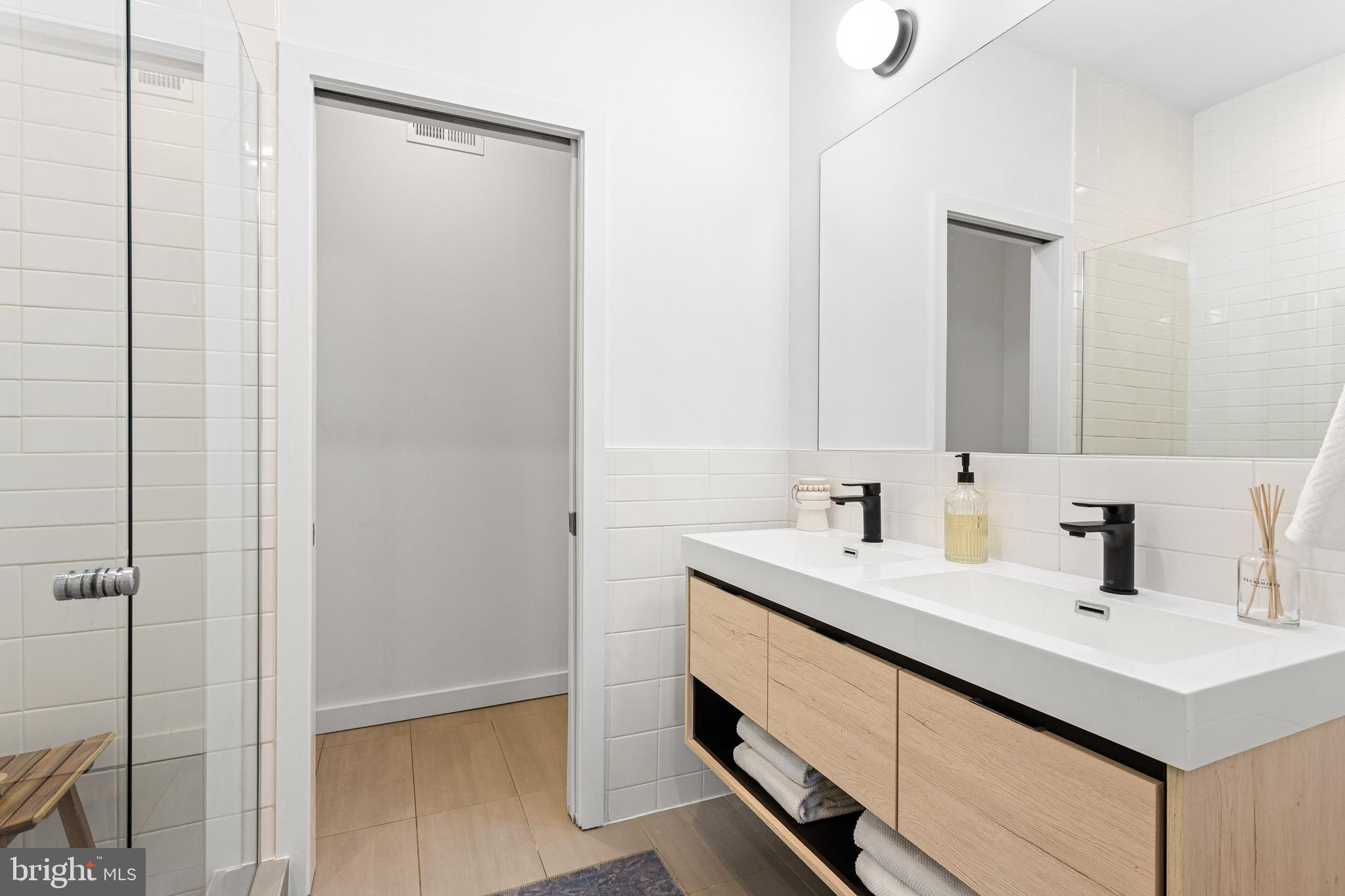 239 Krams Avenue Philadelphia, PA 19128 - Photo 17 of 54 Primary suite bathroom