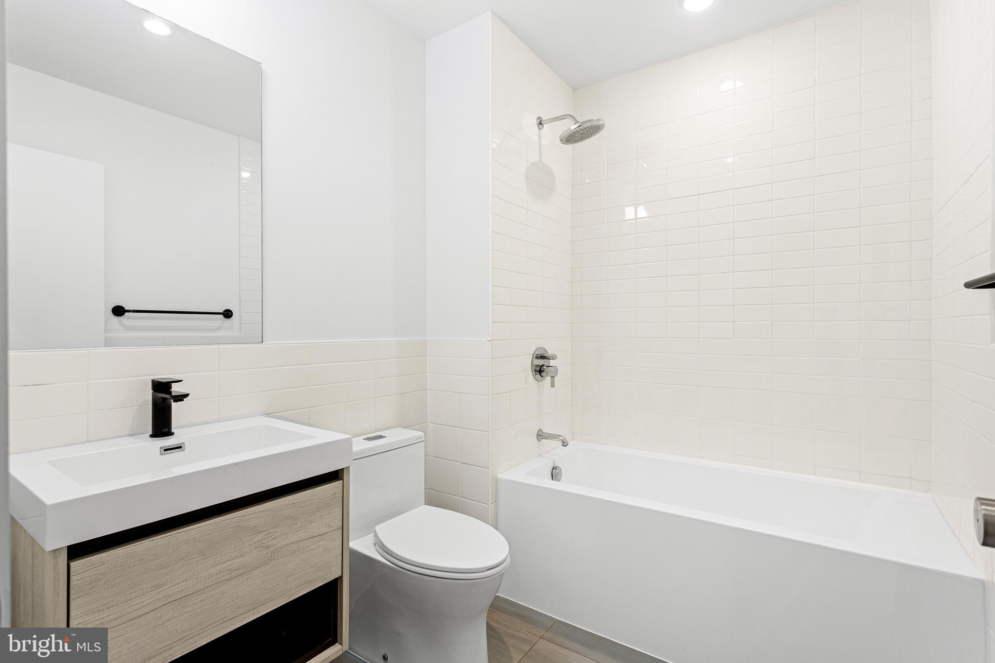 239 Krams Avenue Philadelphia, PA 19128 - Photo 36 of 54 3rd Floor Bathroom