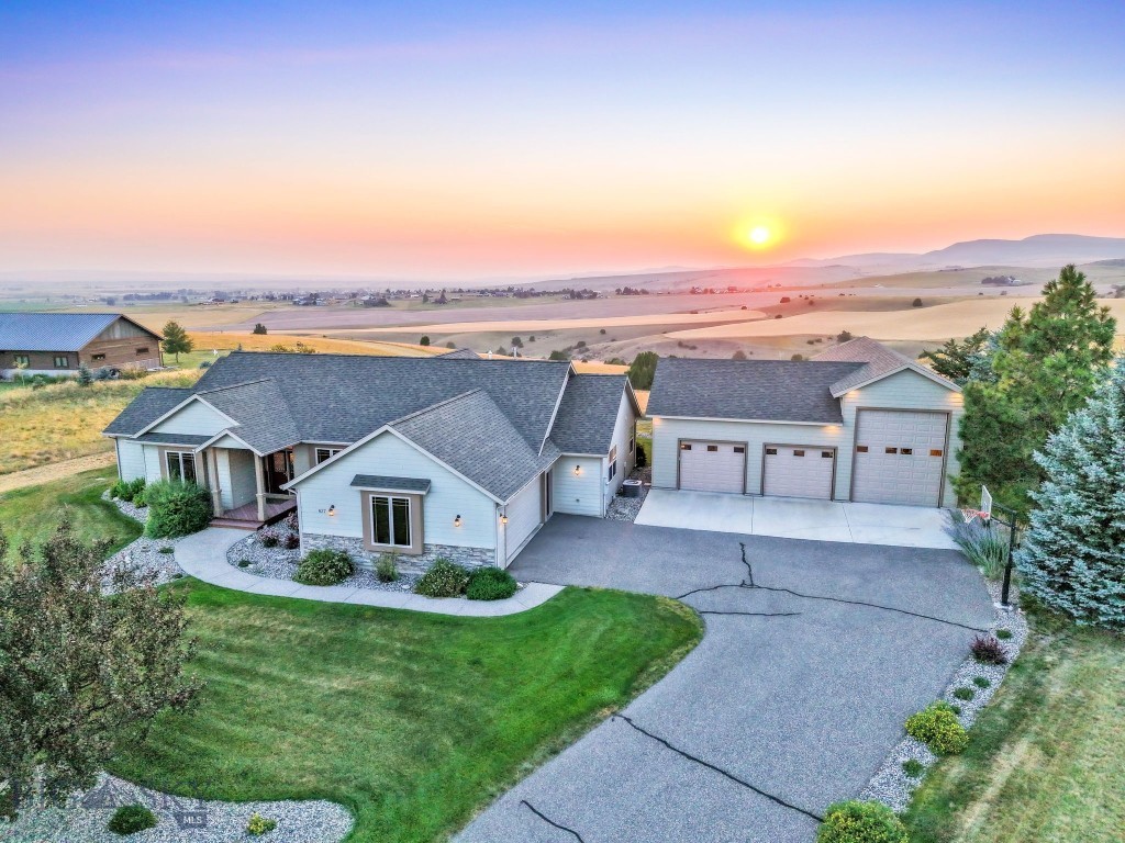 Front of Home Views to the West