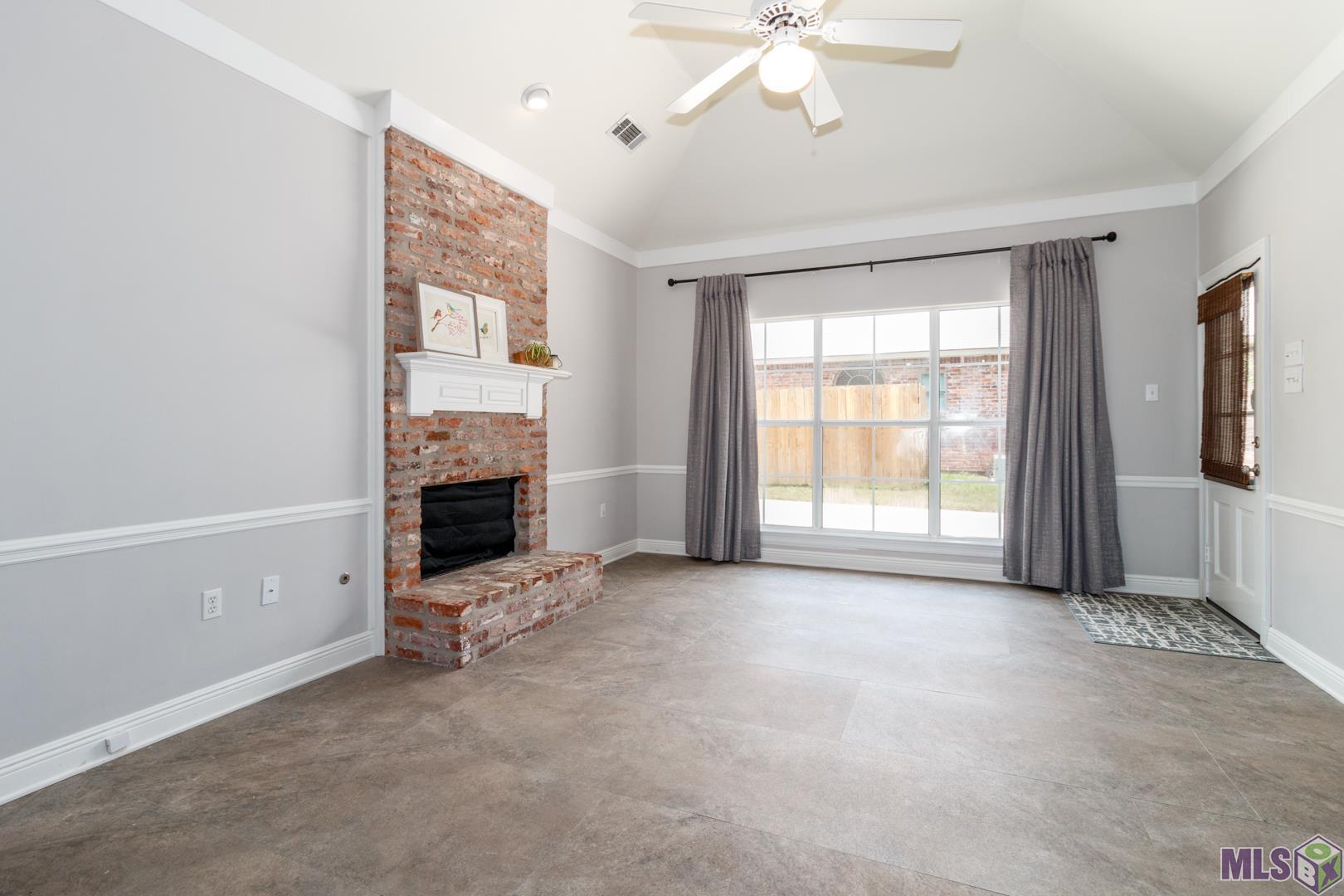 531 Woodgate Boulevard Baton Rouge, LA 70808 - Photo 13 of 32 Keeping room off of kitchen