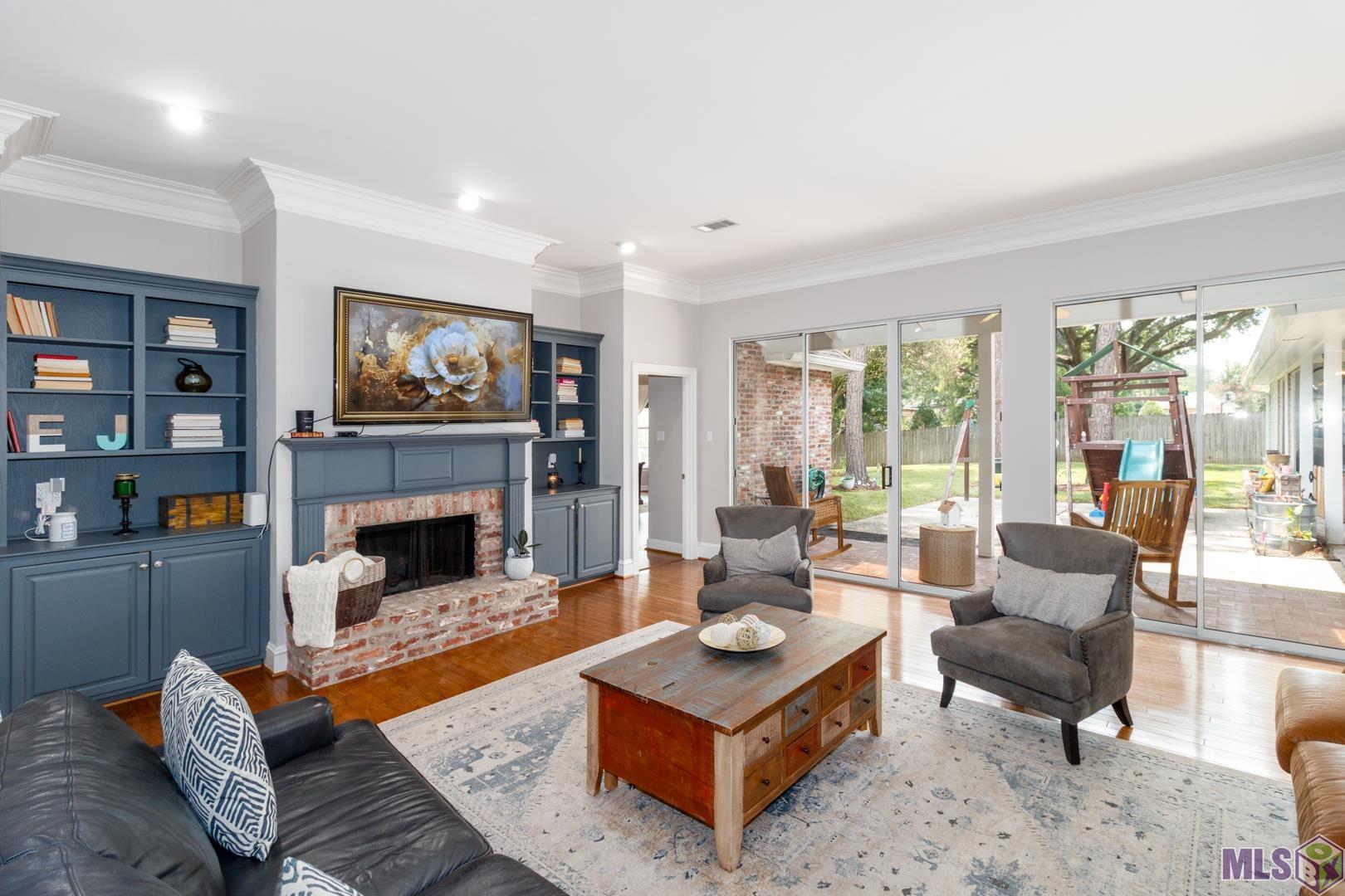 531 Woodgate Boulevard Baton Rouge, LA 70808 - Photo 16 of 32 Family room overlooks backporch