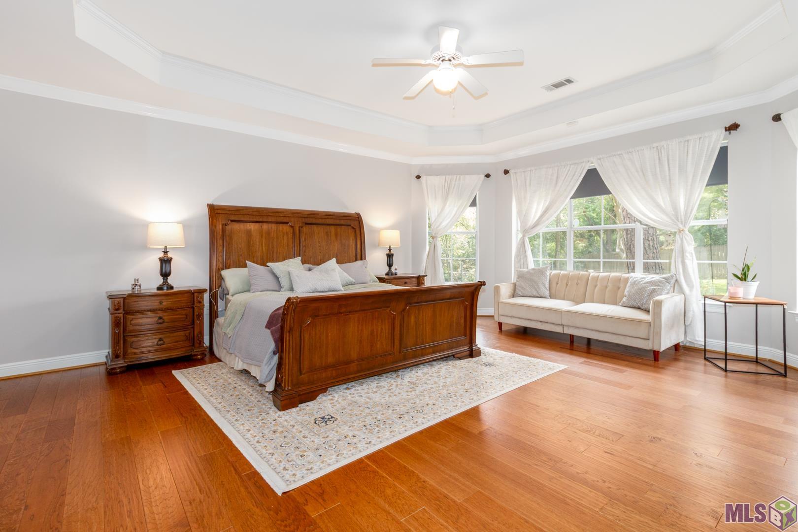 531 Woodgate Boulevard Baton Rouge, LA 70808 - Photo 19 of 32 Large primary bedroom with sitting area