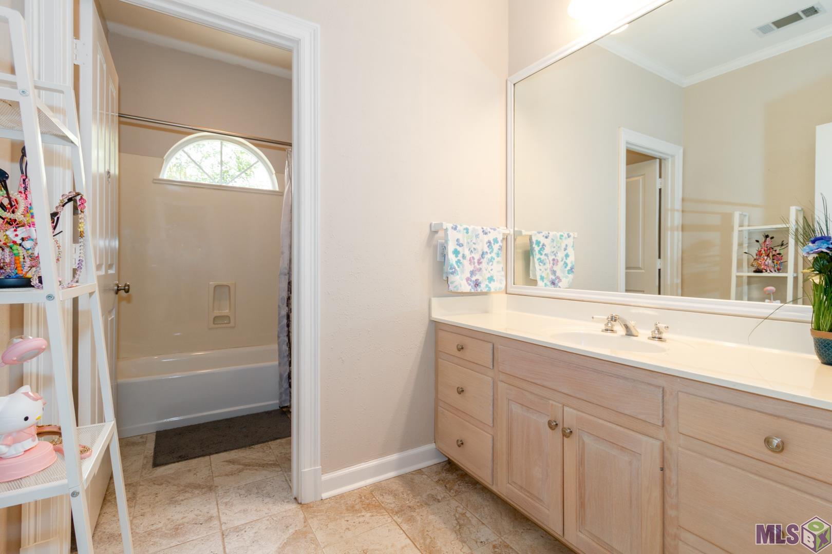 531 Woodgate Boulevard Baton Rouge, LA 70808 - Photo 26 of 32 Third bathroom
