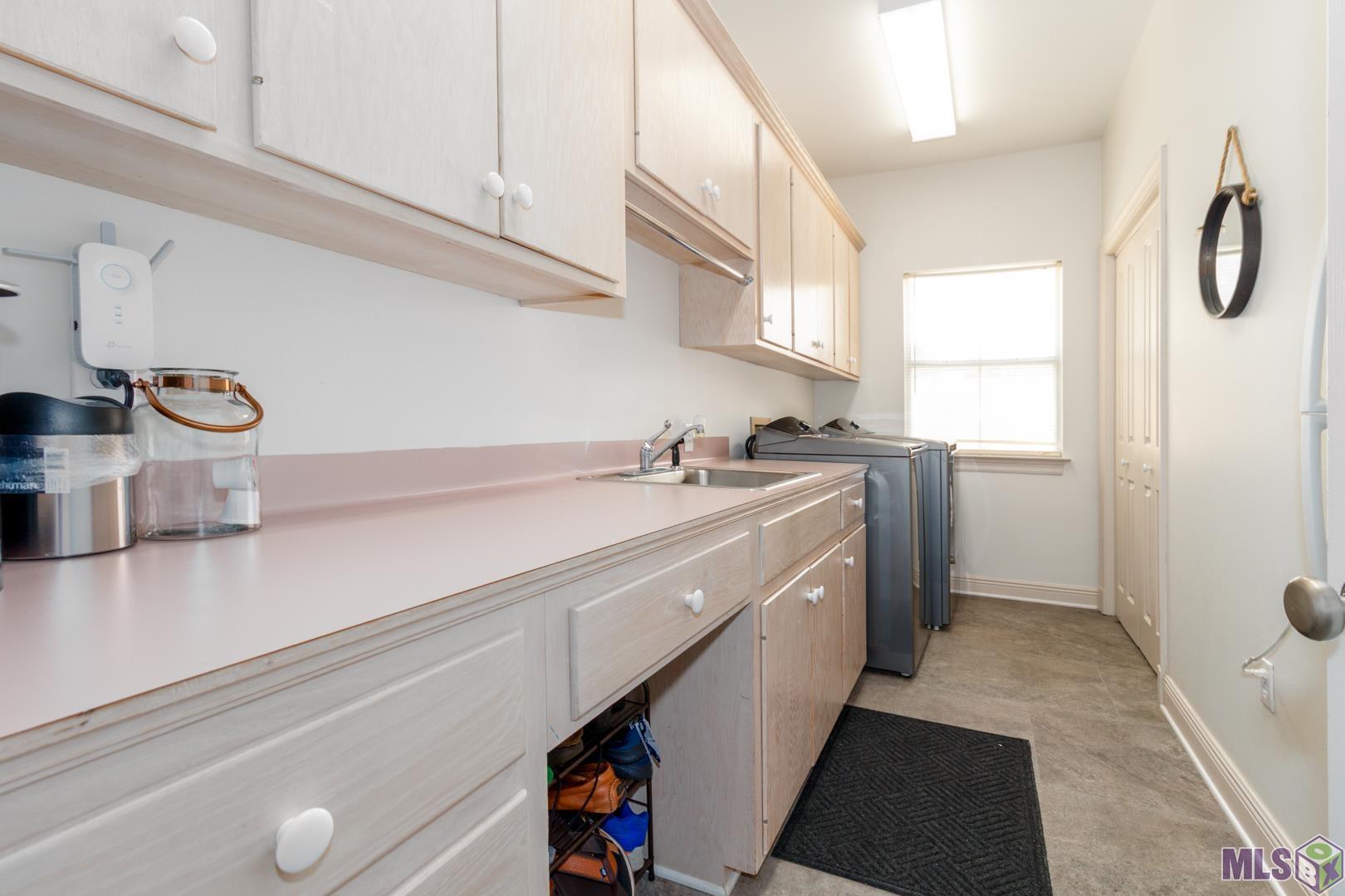 531 Woodgate Boulevard Baton Rouge, LA 70808 - Photo 28 of 32 Laundry room