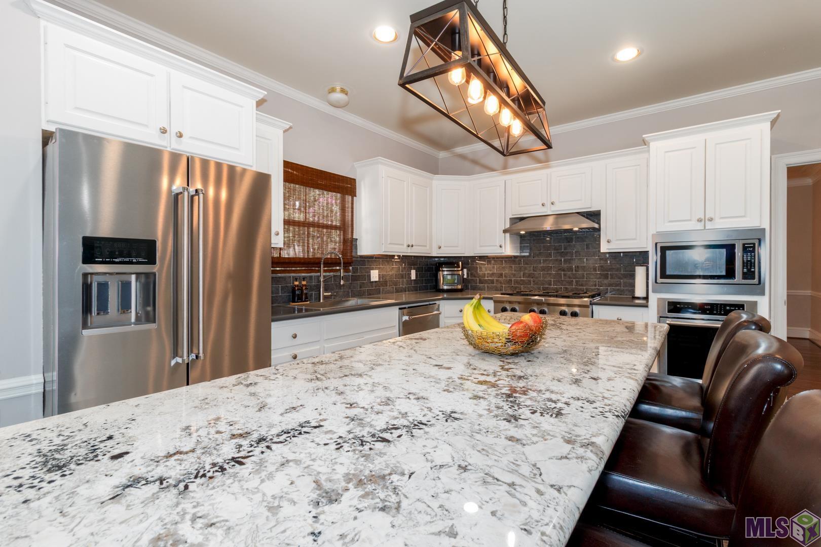 531 Woodgate Boulevard Baton Rouge, LA 70808 - Photo 10 of 32 Plenty of cabinet storage