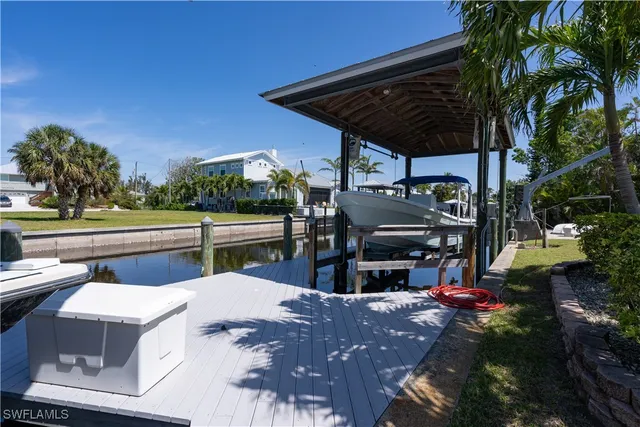 a view of outdoor kitchen outdoor dining space and seating area