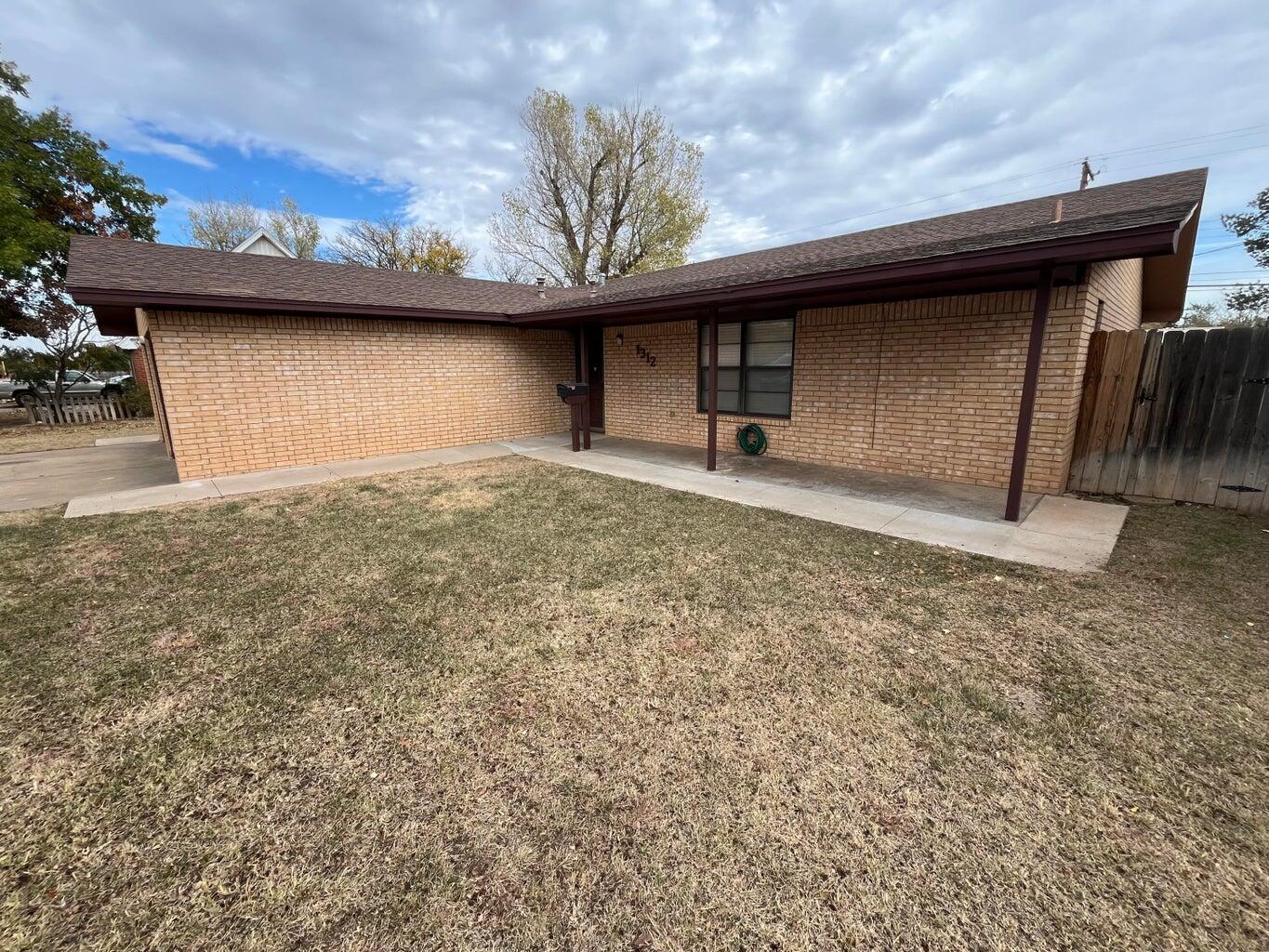 1312 Yonkers Street Plainview, TX 79072 - Photo 3 of 25 a backyard of a house with lots of green space