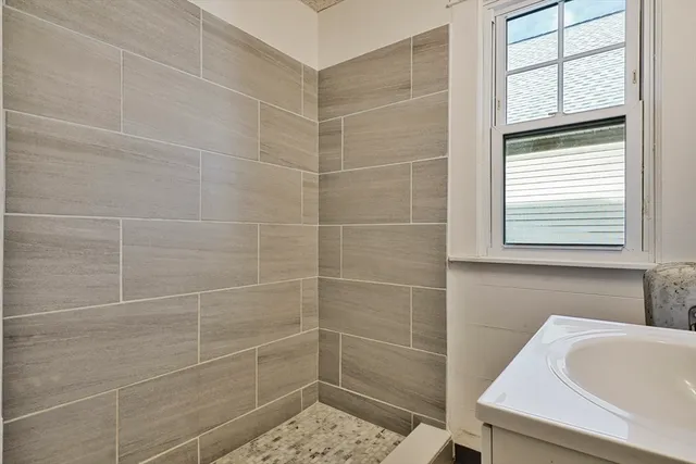 $299,900 | 371-373 Oakland Street, Springfield, MA 01108